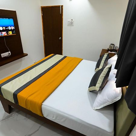 Fortuna Inn Manage By Sn Hospitality Νάβι Μουμπάι Εξωτερικό φωτογραφία