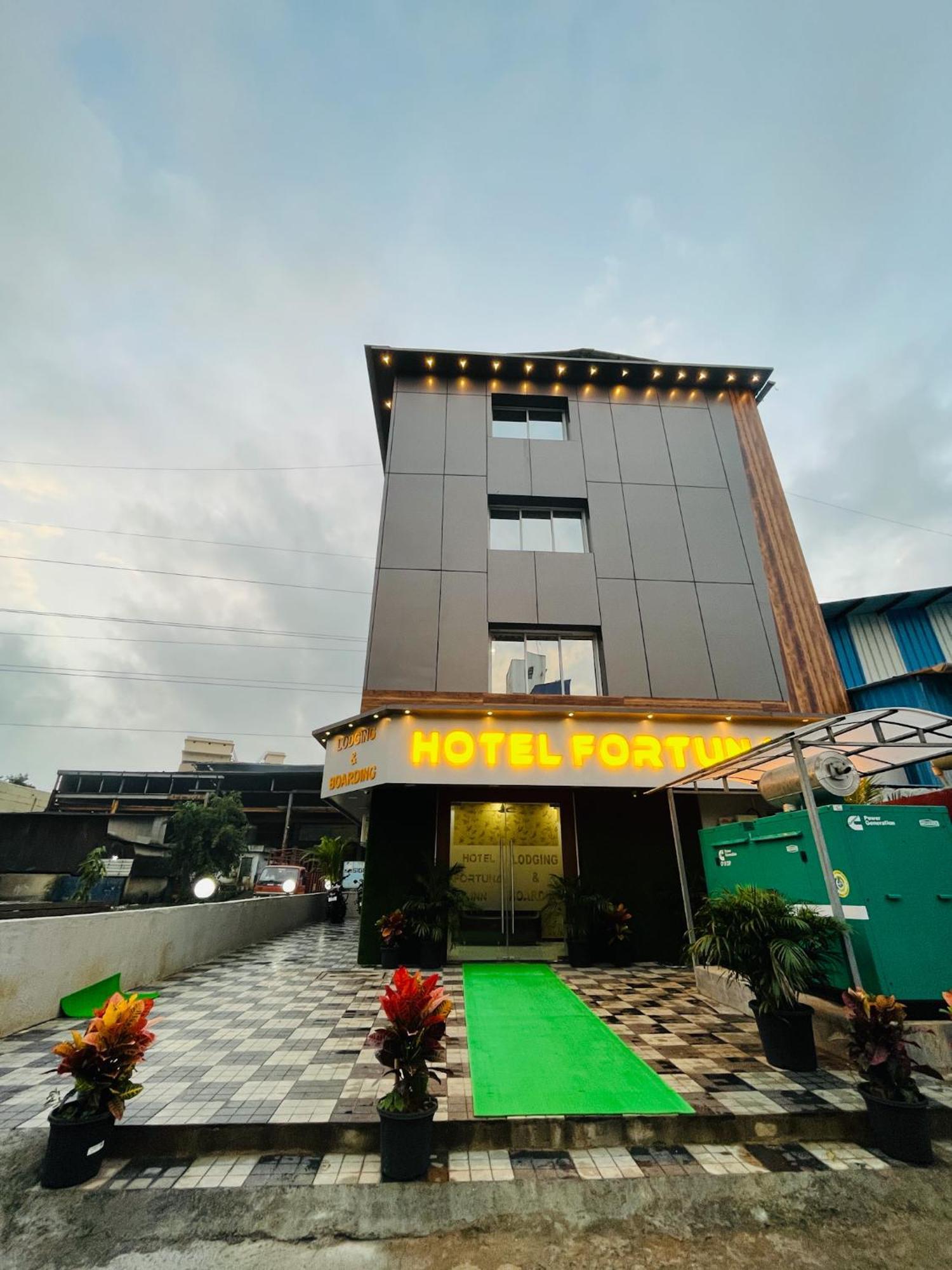 Fortuna Inn Manage By Sn Hospitality Νάβι Μουμπάι Εξωτερικό φωτογραφία